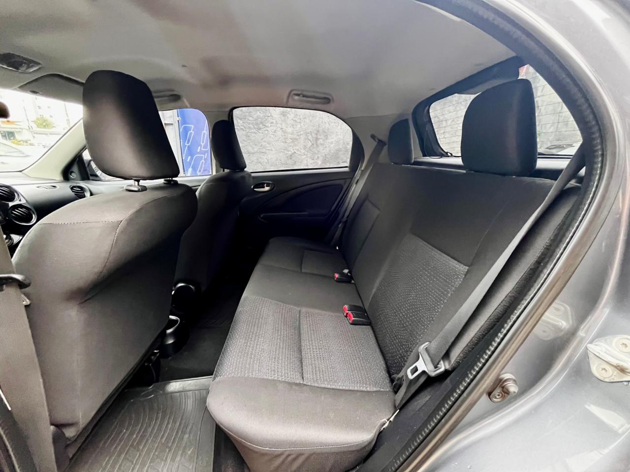 Toyota Etios X 1.3 2014