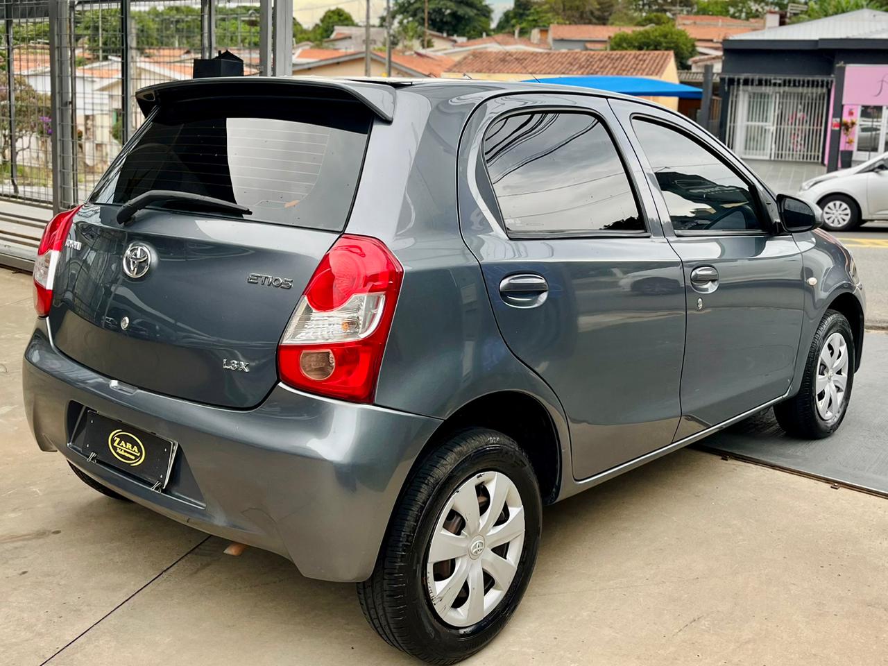 Toyota Etios X 1.3 2014