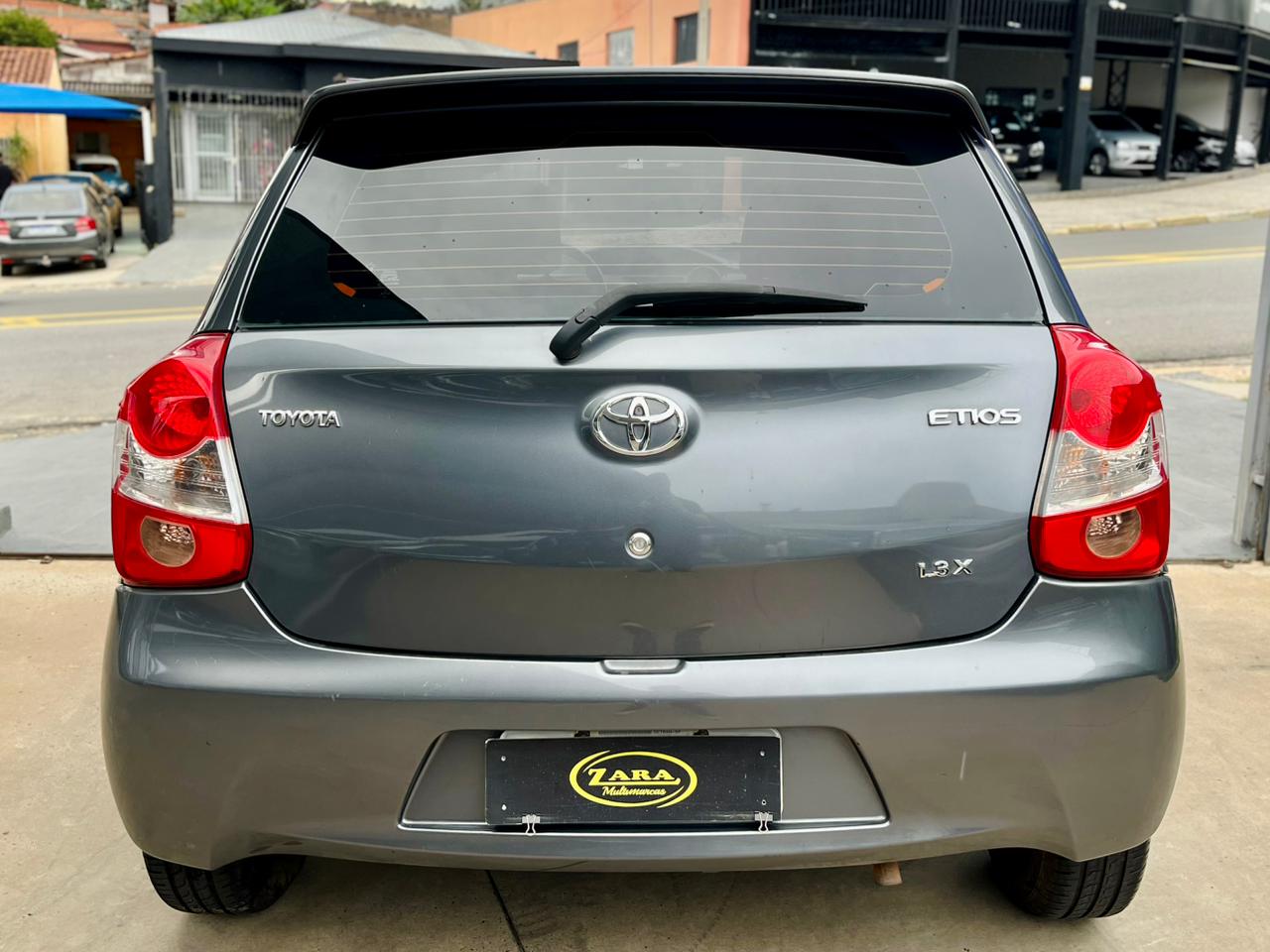 Toyota Etios X 1.3 2014