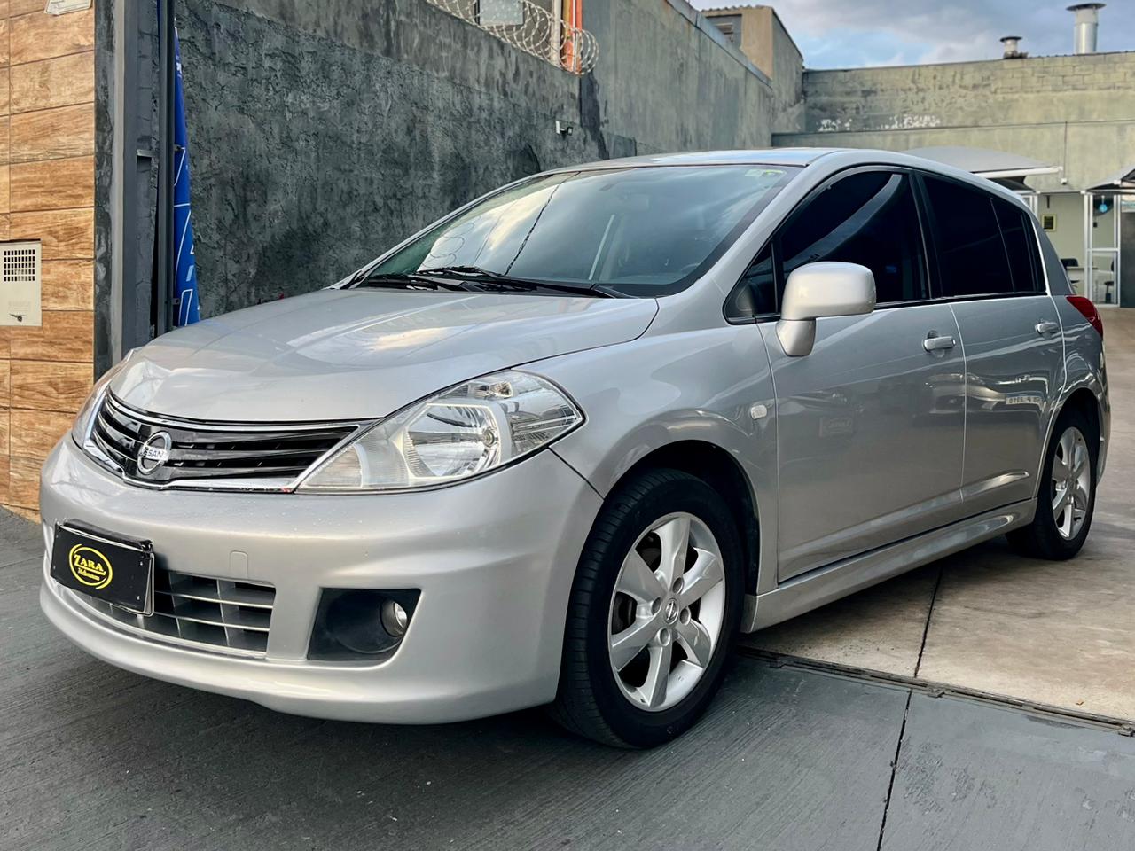 Nissan Tiida SL 1.8 Automático 2012