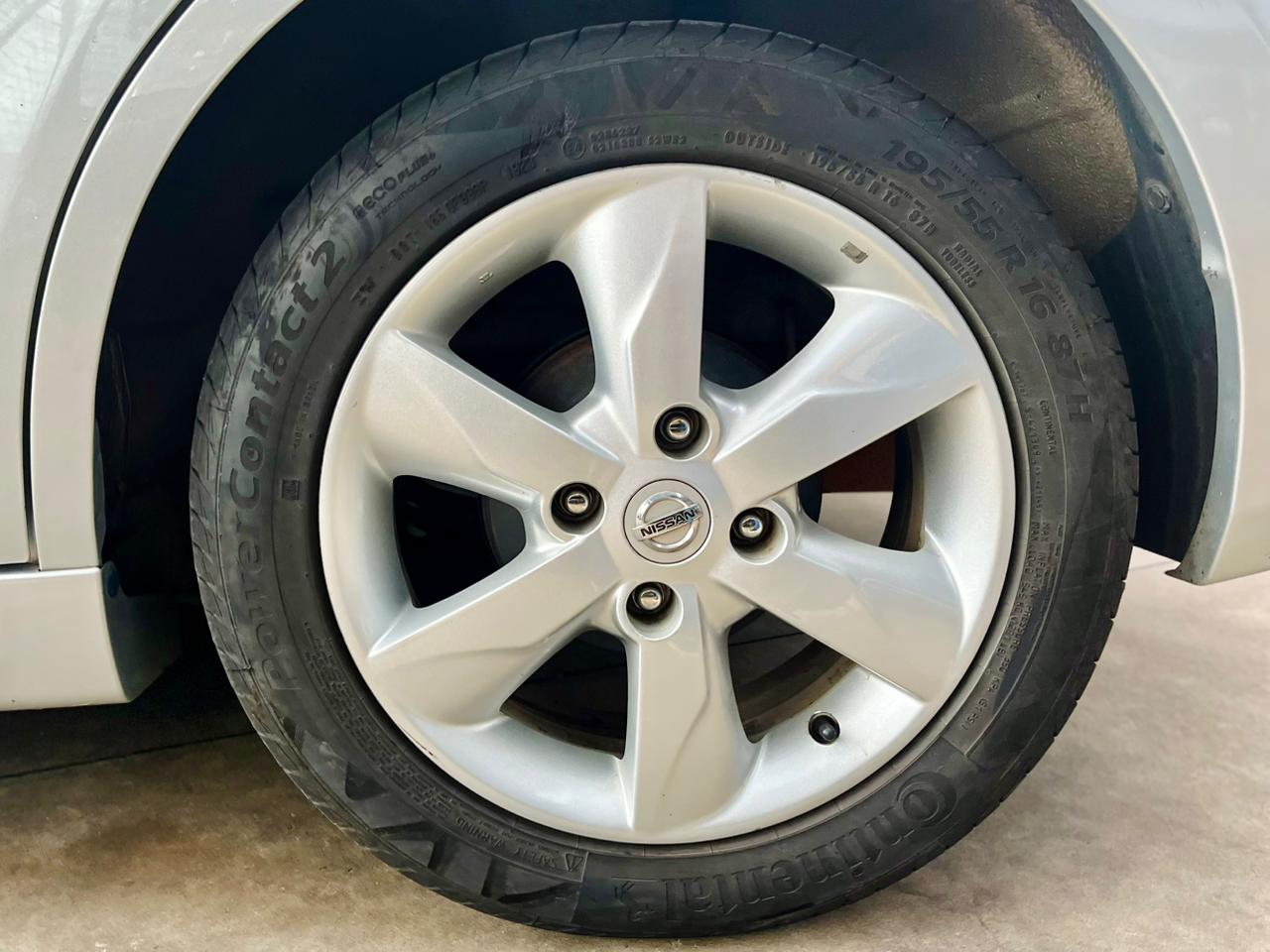 Nissan Tiida SL 1.8 Automático 2012