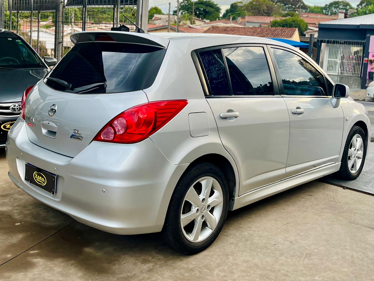 Nissan Tiida SL 1.8 Automático 2012