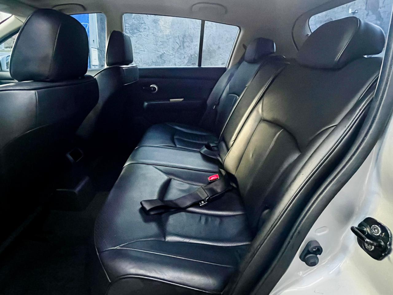 Nissan Tiida SL 1.8 Automático 2012