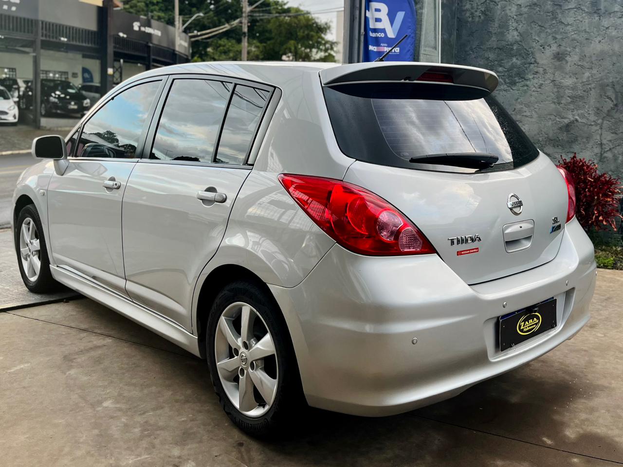 Nissan Tiida SL 1.8 Automático 2012