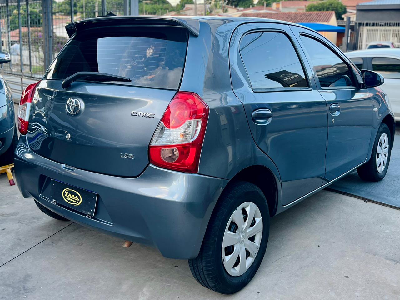 Toyota Etios X 1.3 2014