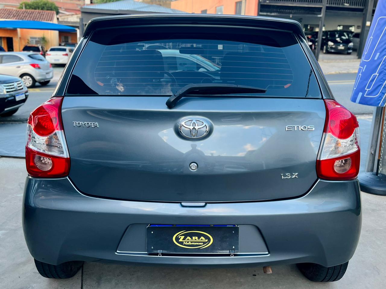 Toyota Etios X 1.3 2014