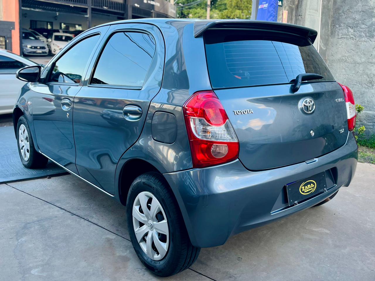 Toyota Etios X 1.3 2014