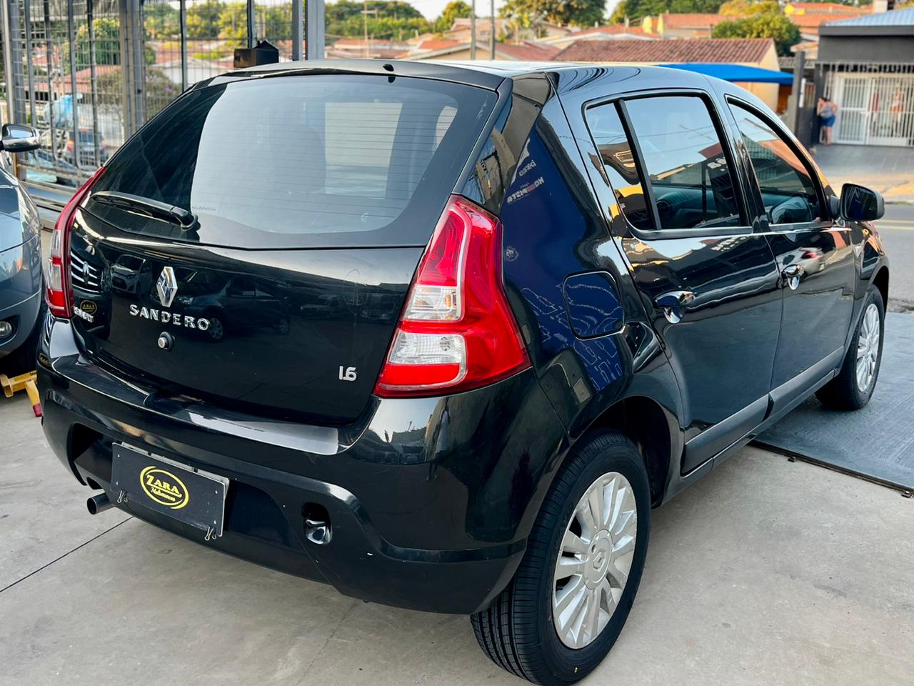 Renault Sandero Privilege 1.6 2013