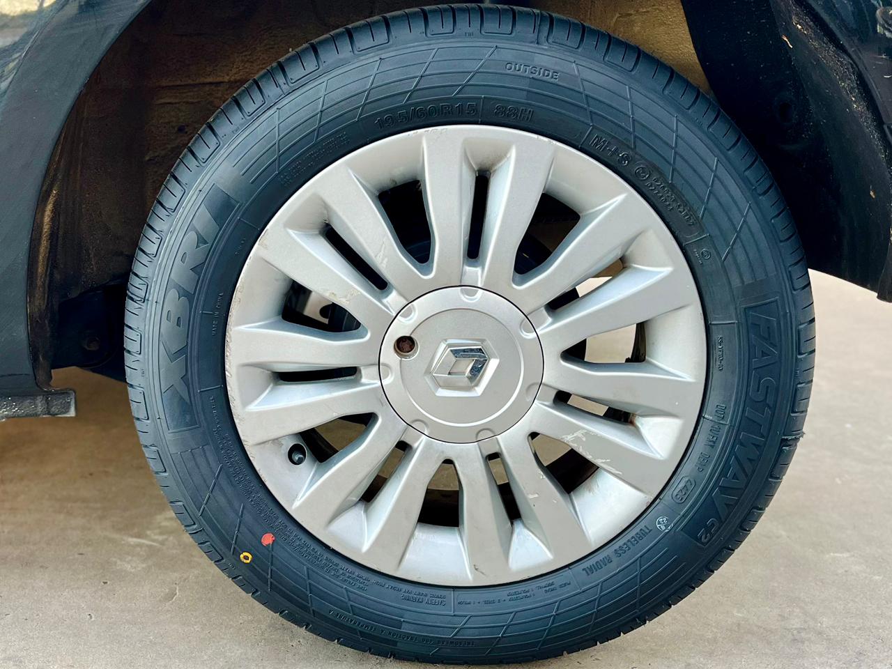 Renault Sandero Privilege 1.6 2013