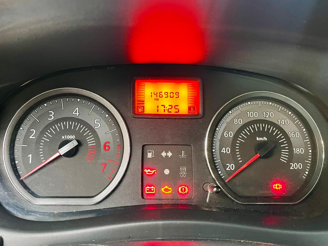 Renault Logan Expression 1.0 2013