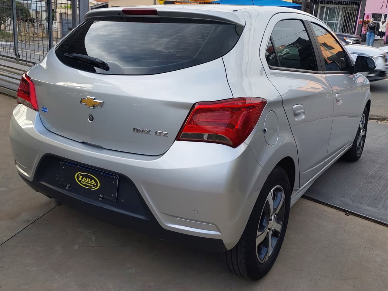 Chevrolet Onix LTZ Automático 1.4 2017