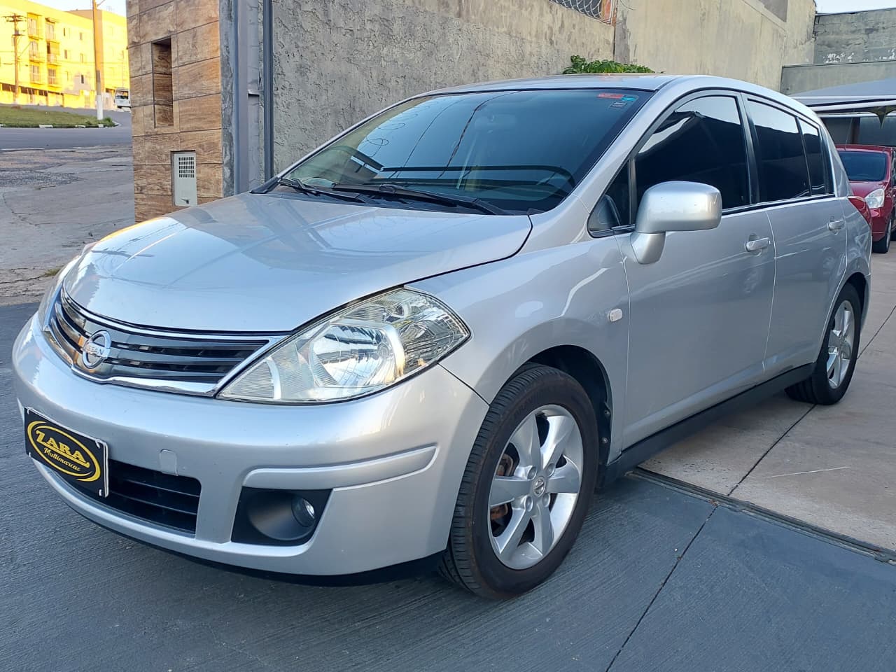 Nissan Tiida SL 1.8 Automático 2011
