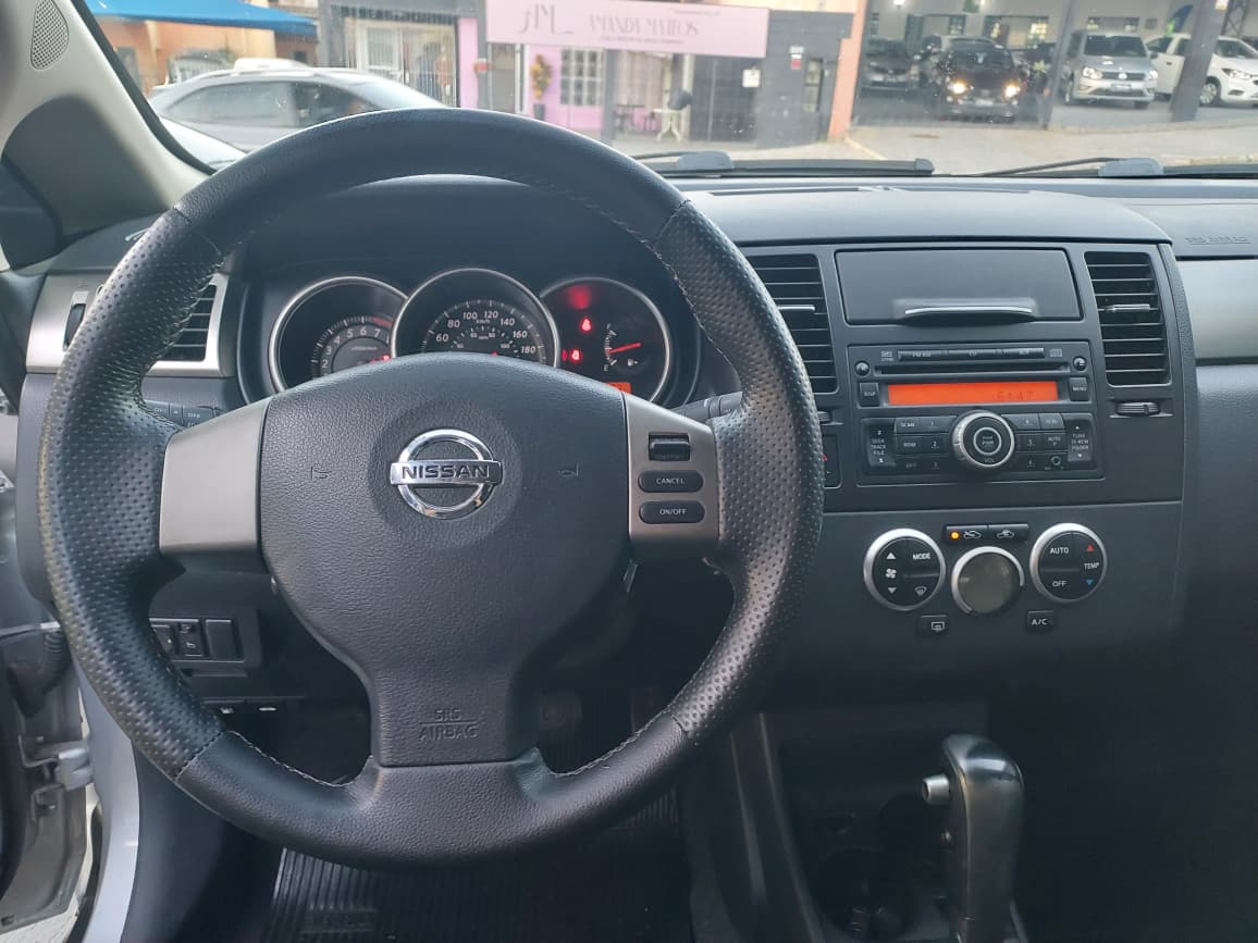 Nissan Tiida SL 1.8 Automático 2011