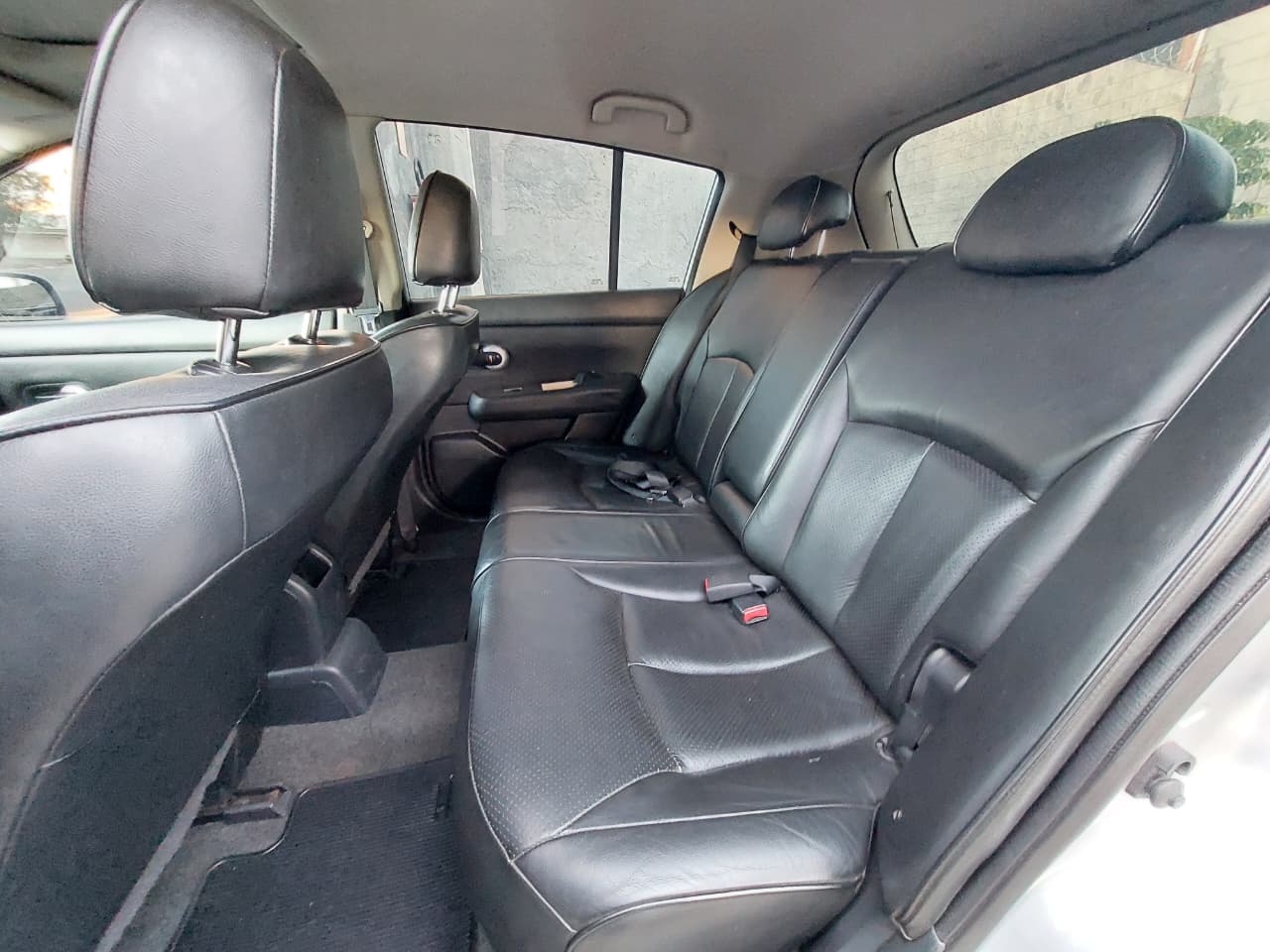 Nissan Tiida SL 1.8 Automático 2011