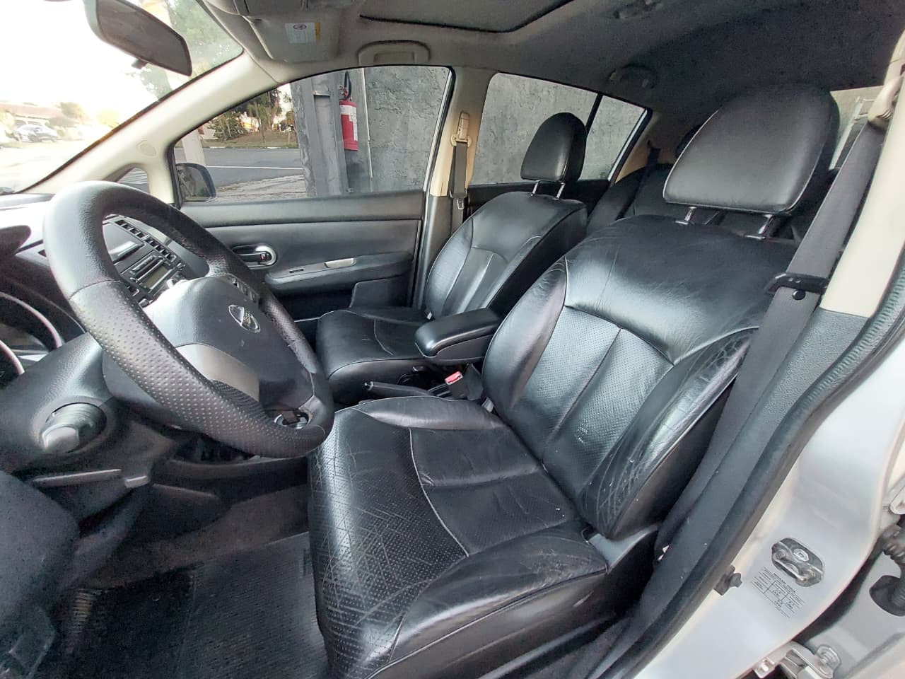 Nissan Tiida SL 1.8 Automático 2011