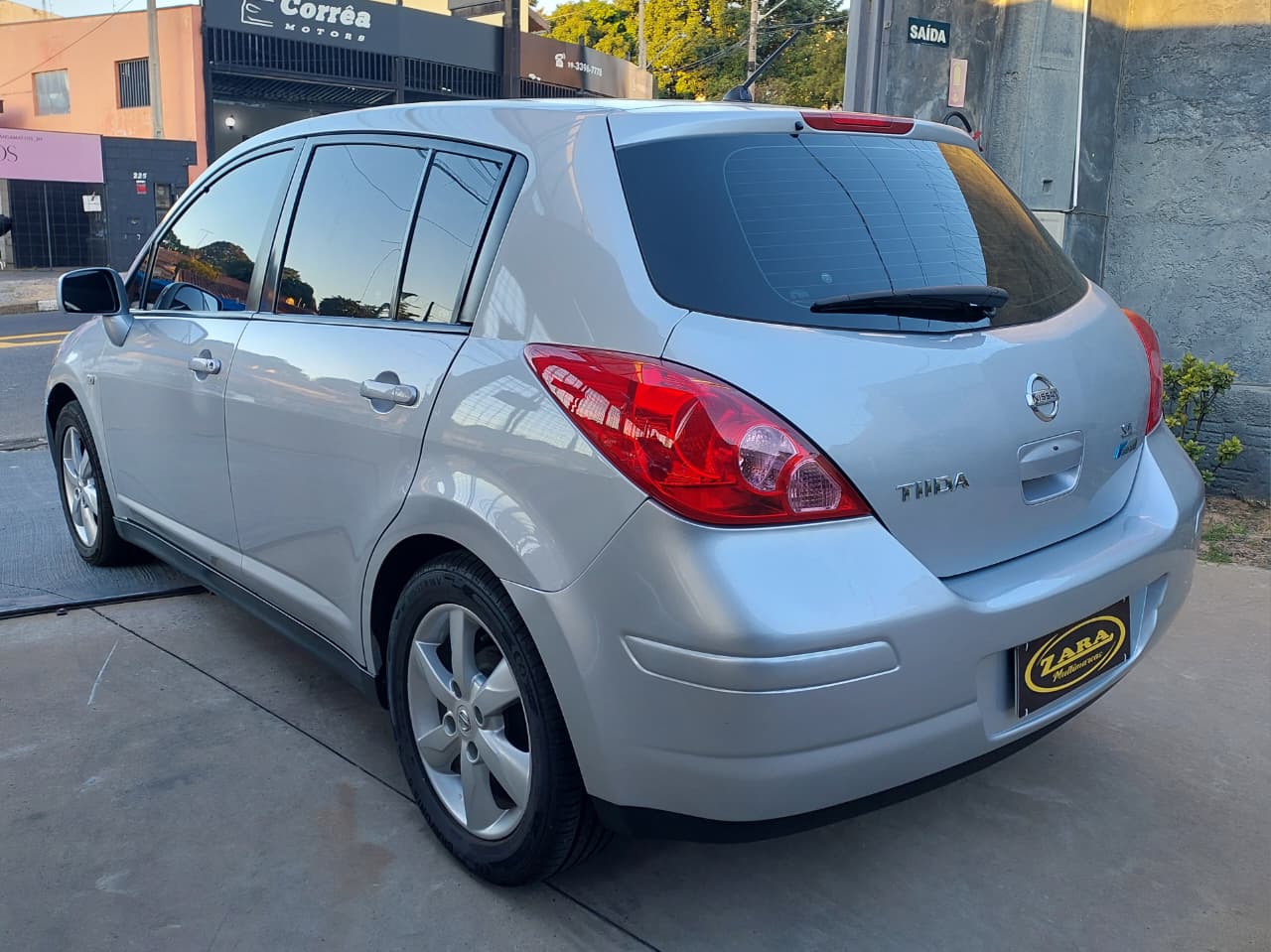 Nissan Tiida SL 1.8 Automático 2011