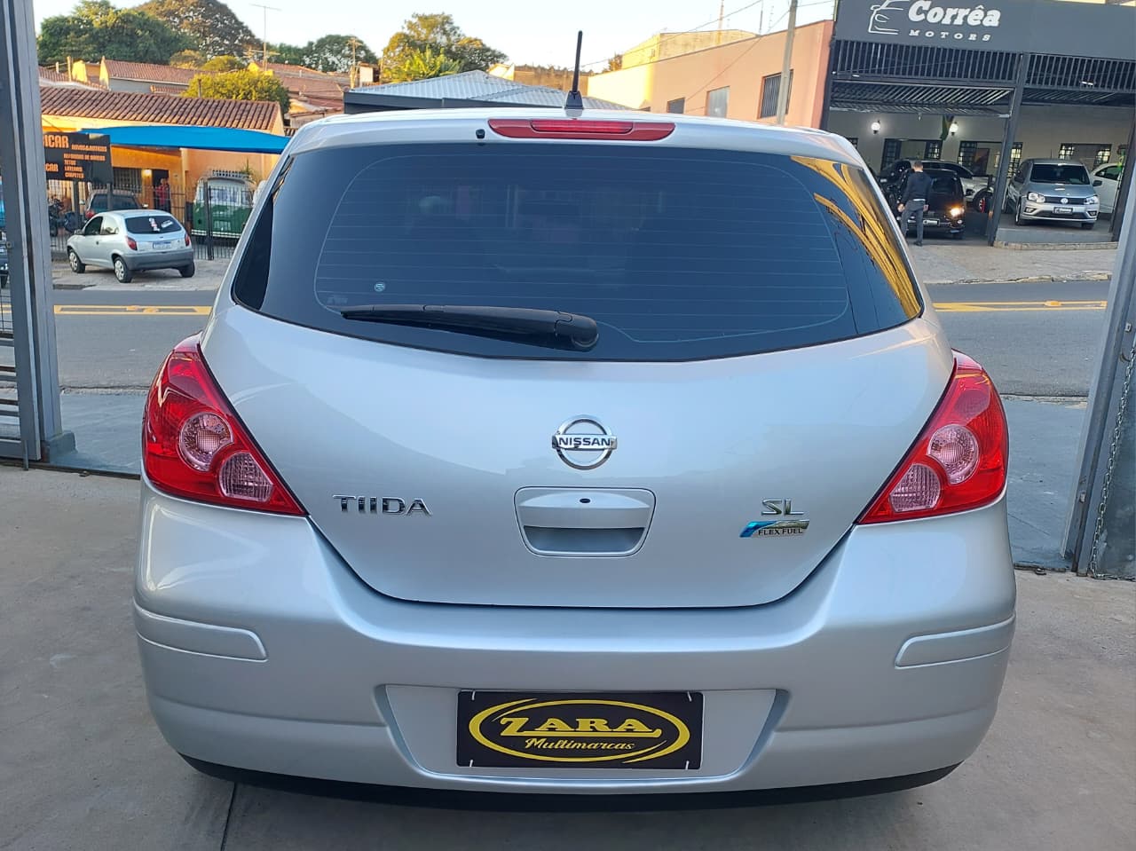 Nissan Tiida SL 1.8 Automático 2011