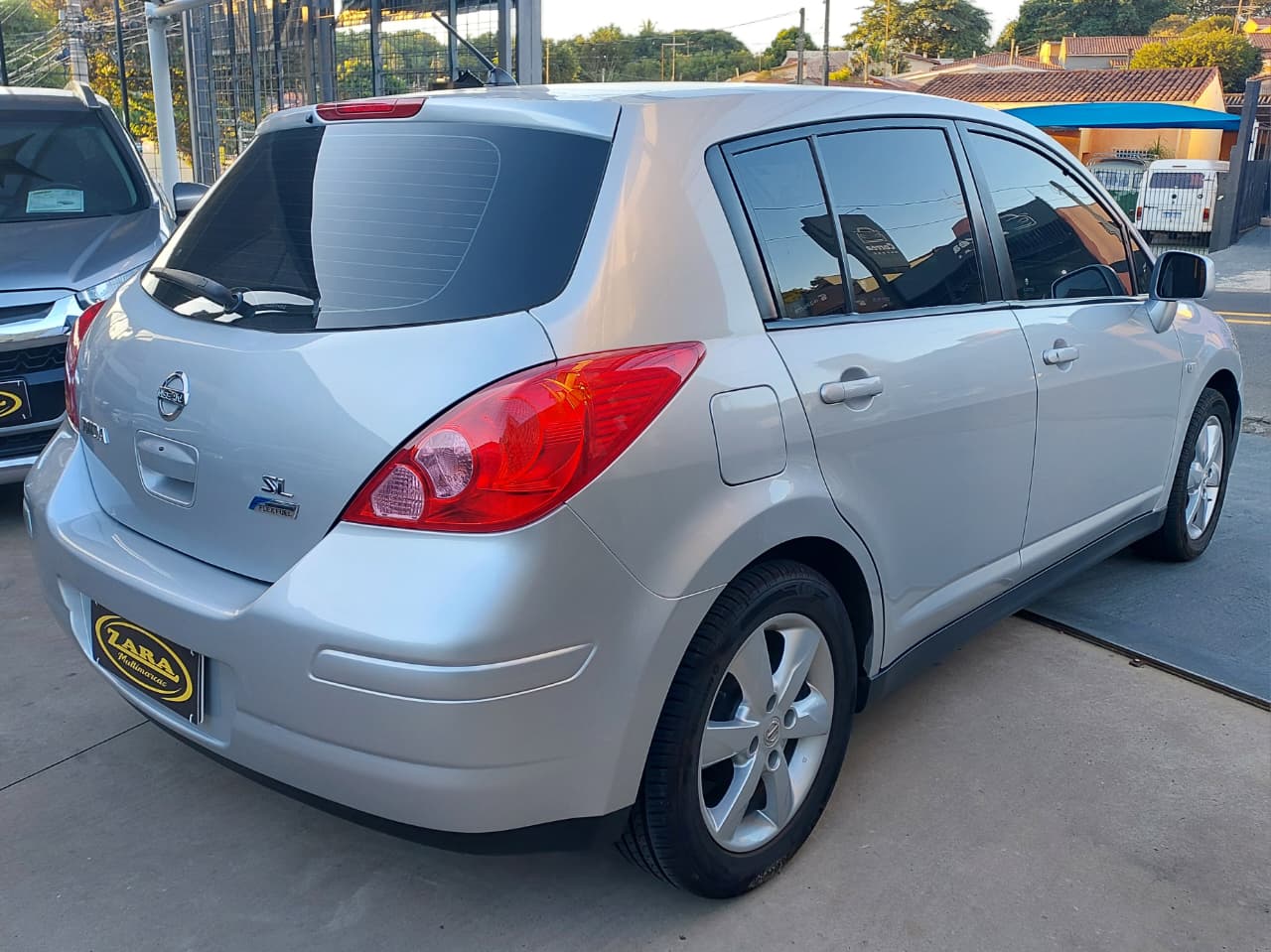 Nissan Tiida SL 1.8 Automático 2011