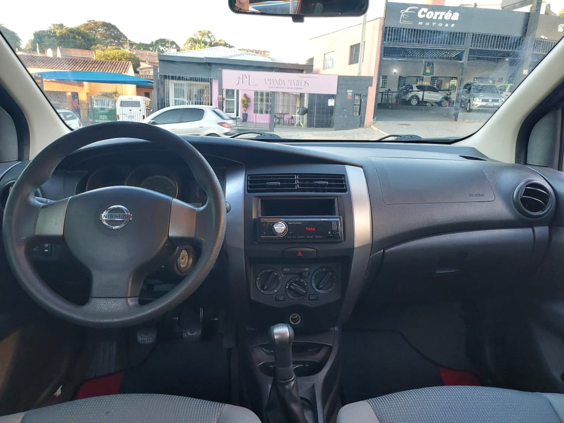 Nissan Livina SL 1.6 Manual 2012