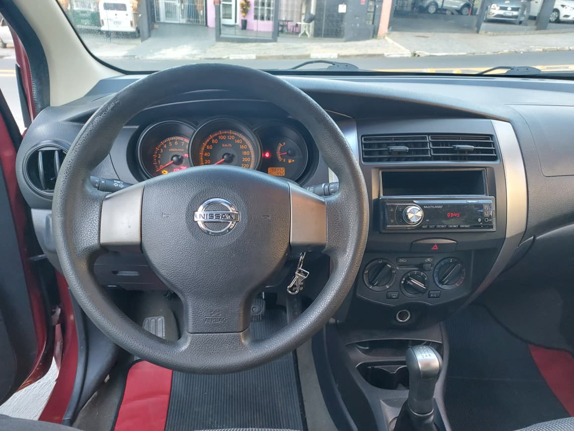 Nissan Livina SL 1.6 Manual 2012