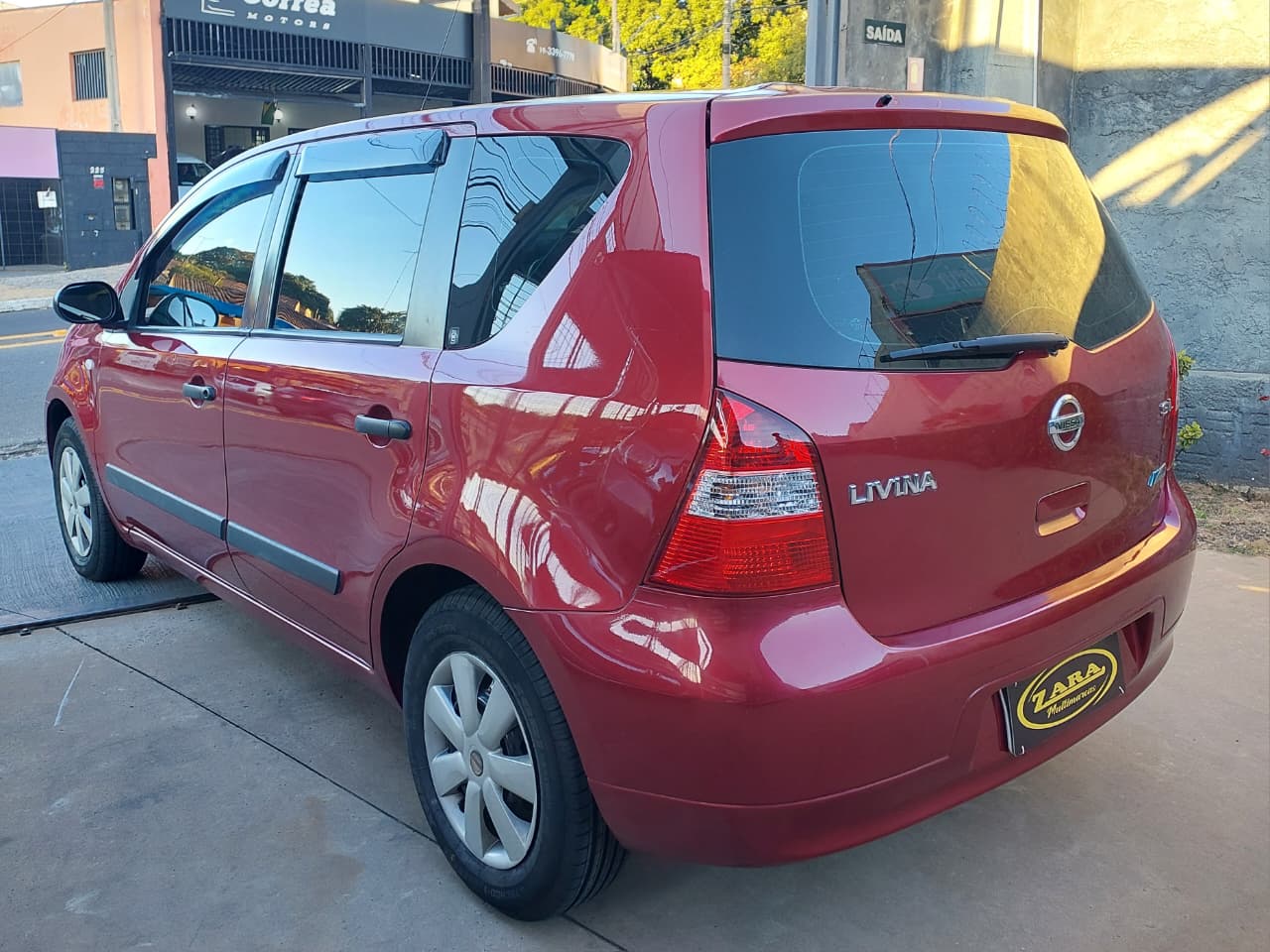 Nissan Livina SL 1.6 Manual 2012