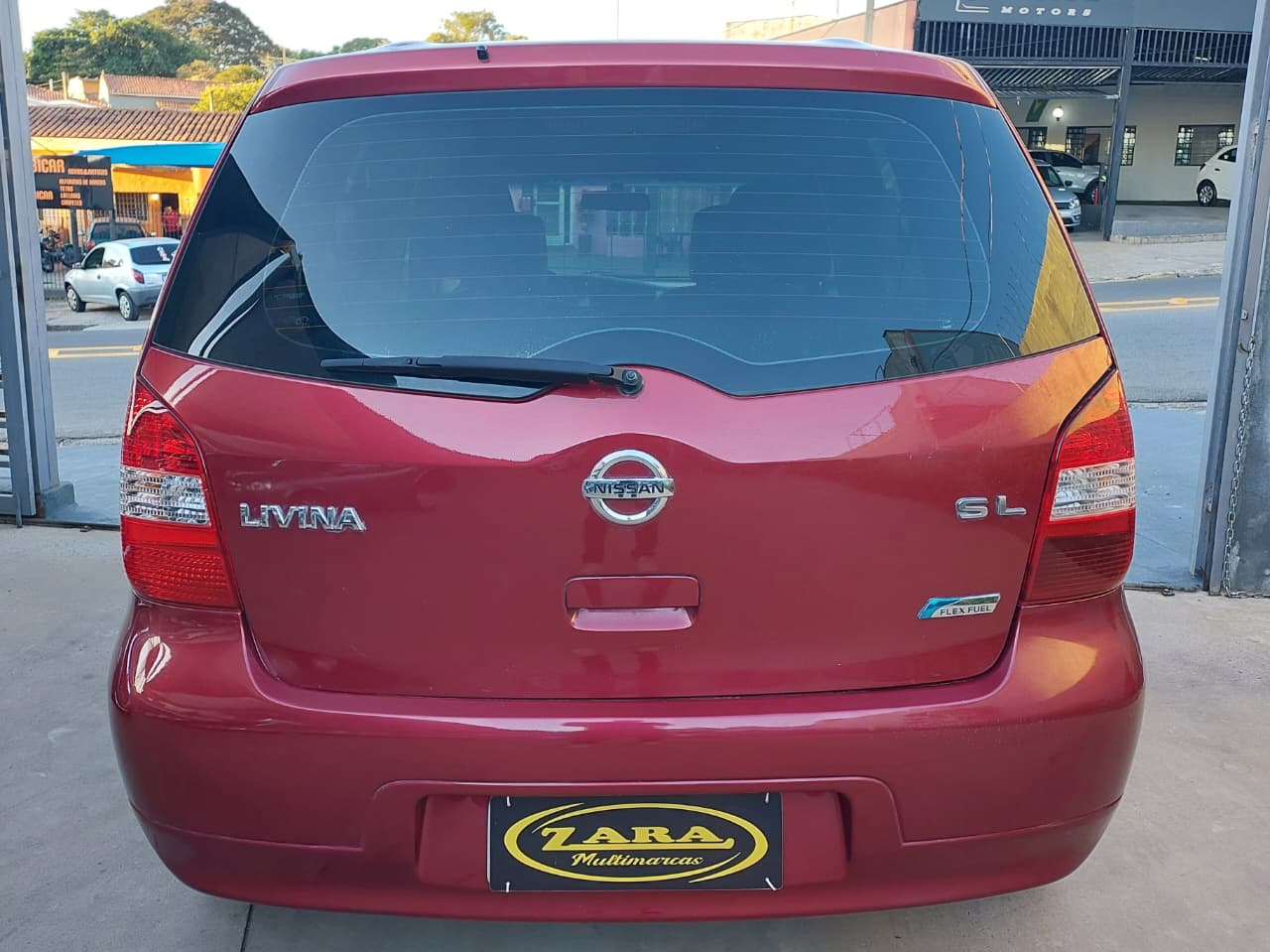 Nissan Livina SL 1.6 Manual 2012