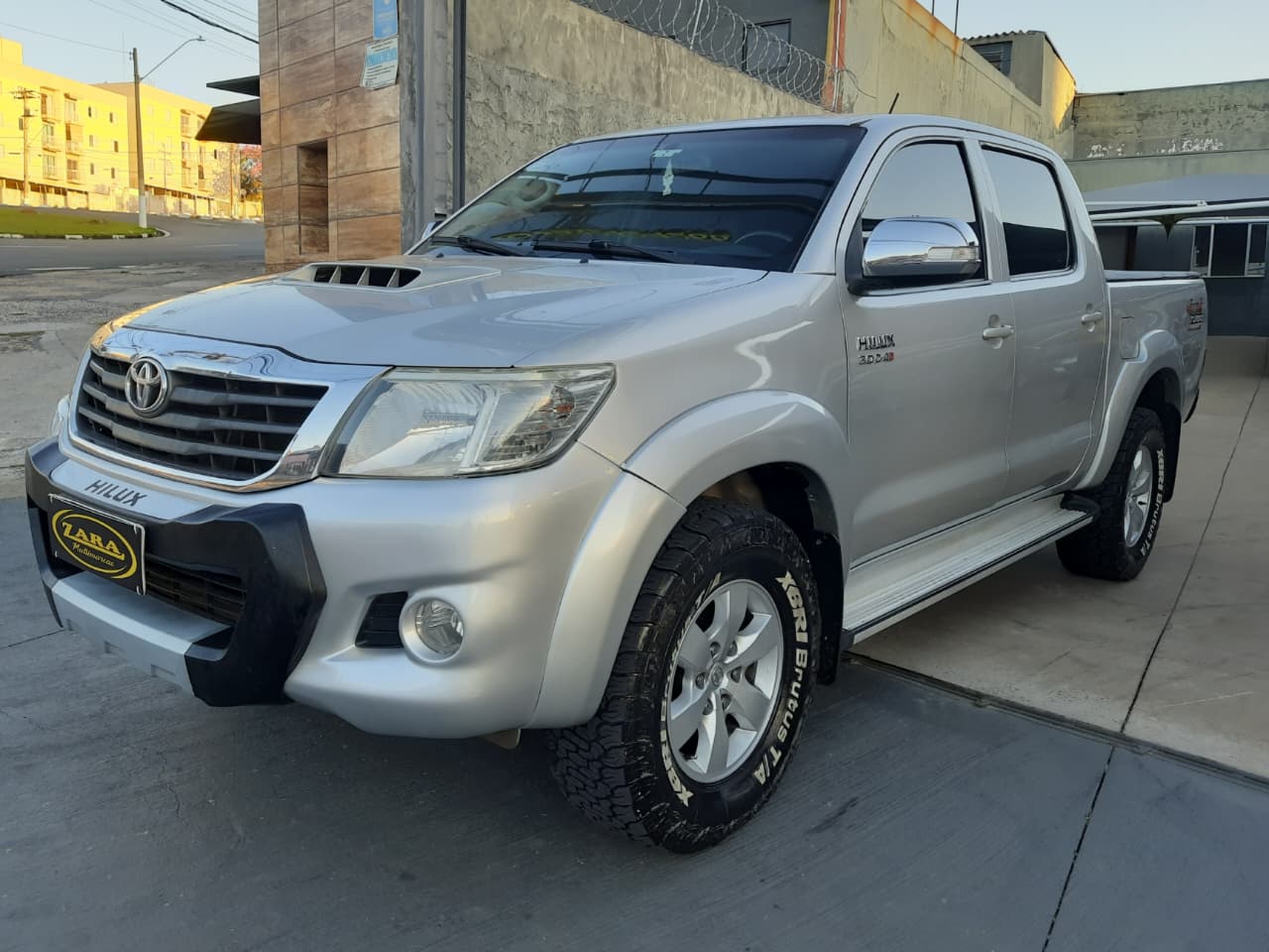 Toyota Hilux SRV TDI 4WD CD 3.0 Automática 2012