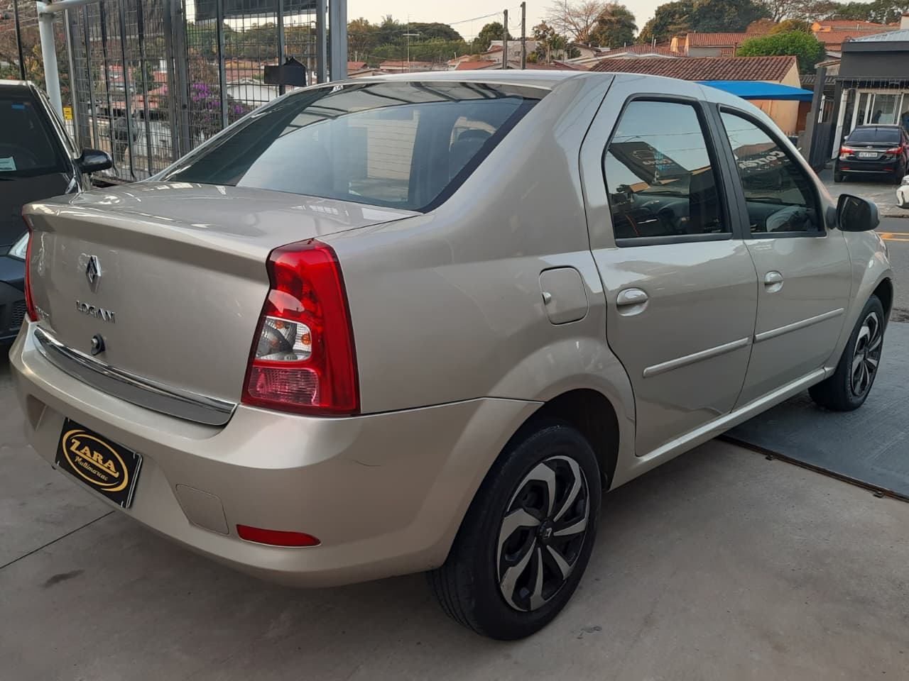 Renault Logan Expression 1.0 Manual 2013