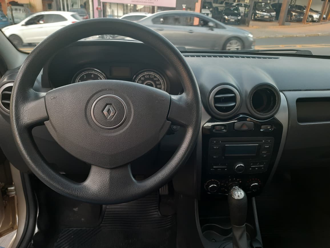 Renault Logan Expression 1.0 Manual 2013