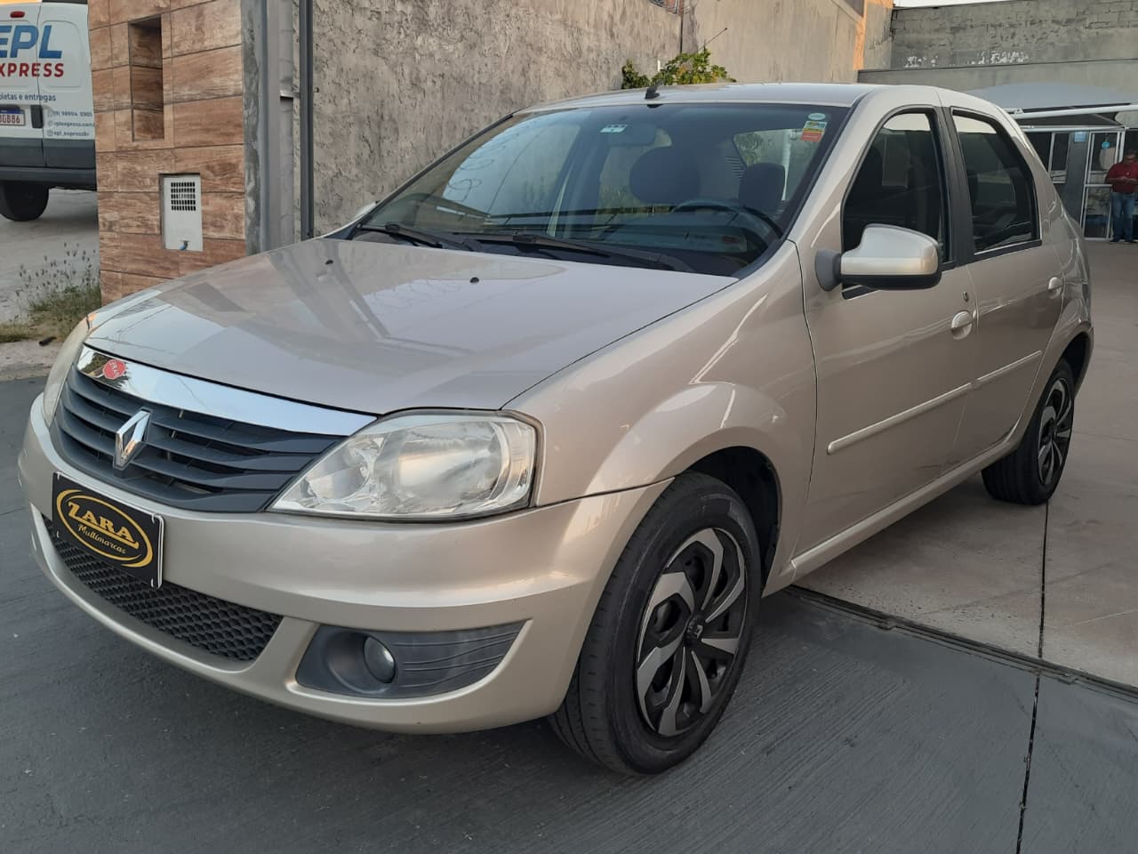 Renault Logan Expression 1.0 Manual 2013