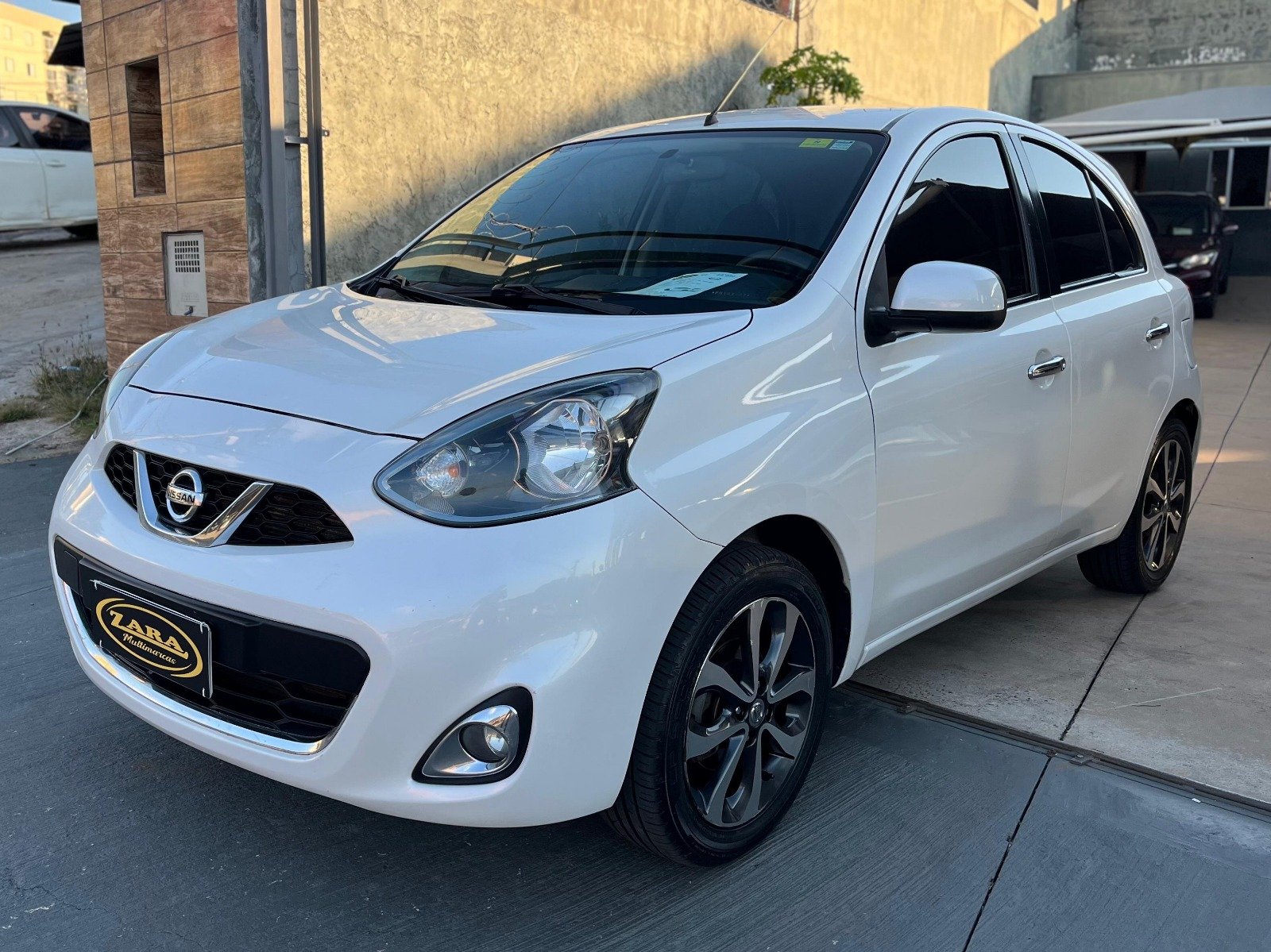 Nissan March SL 1.6 Manual 2015