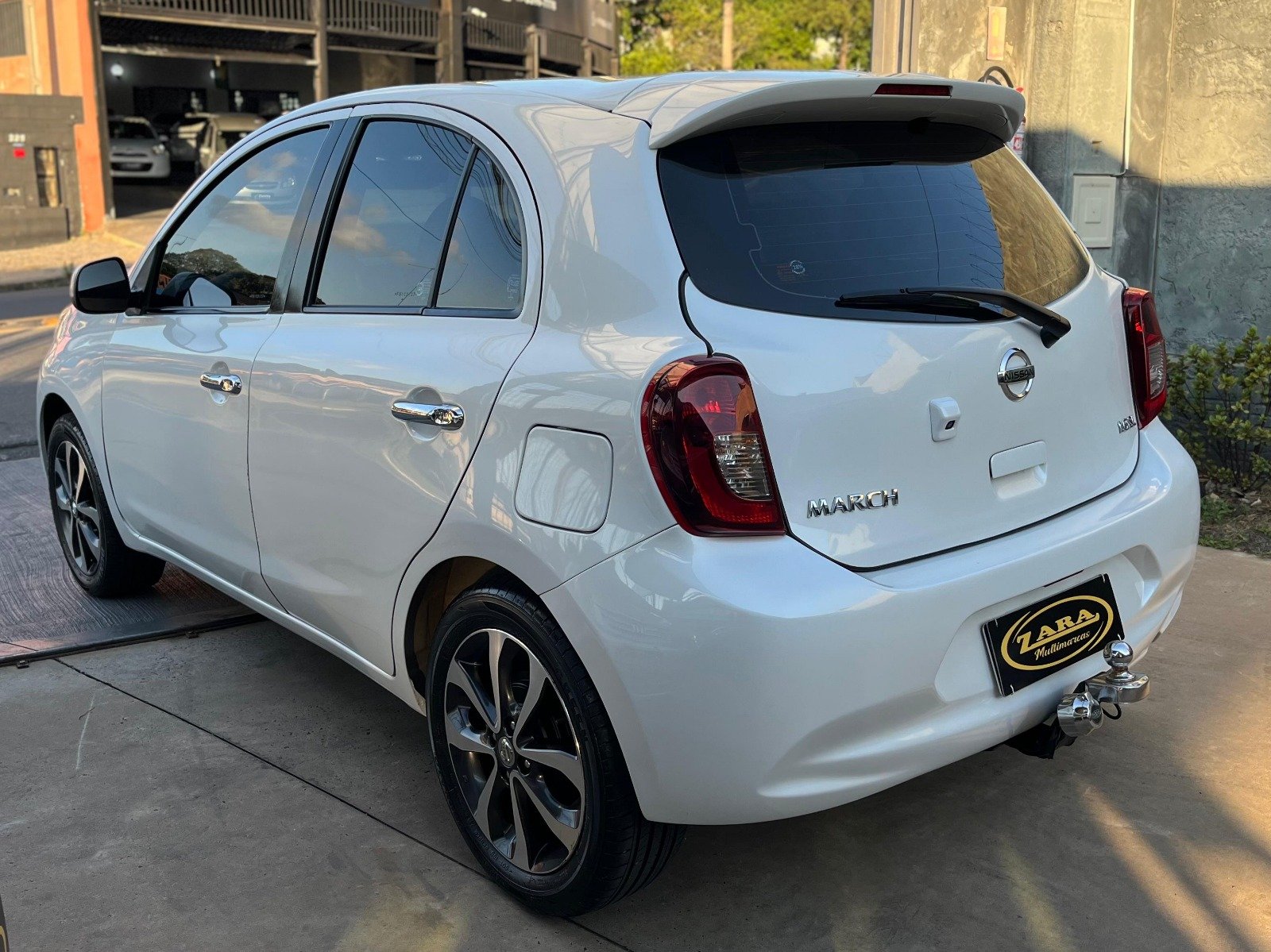 Nissan March SL 1.6 Manual 2015